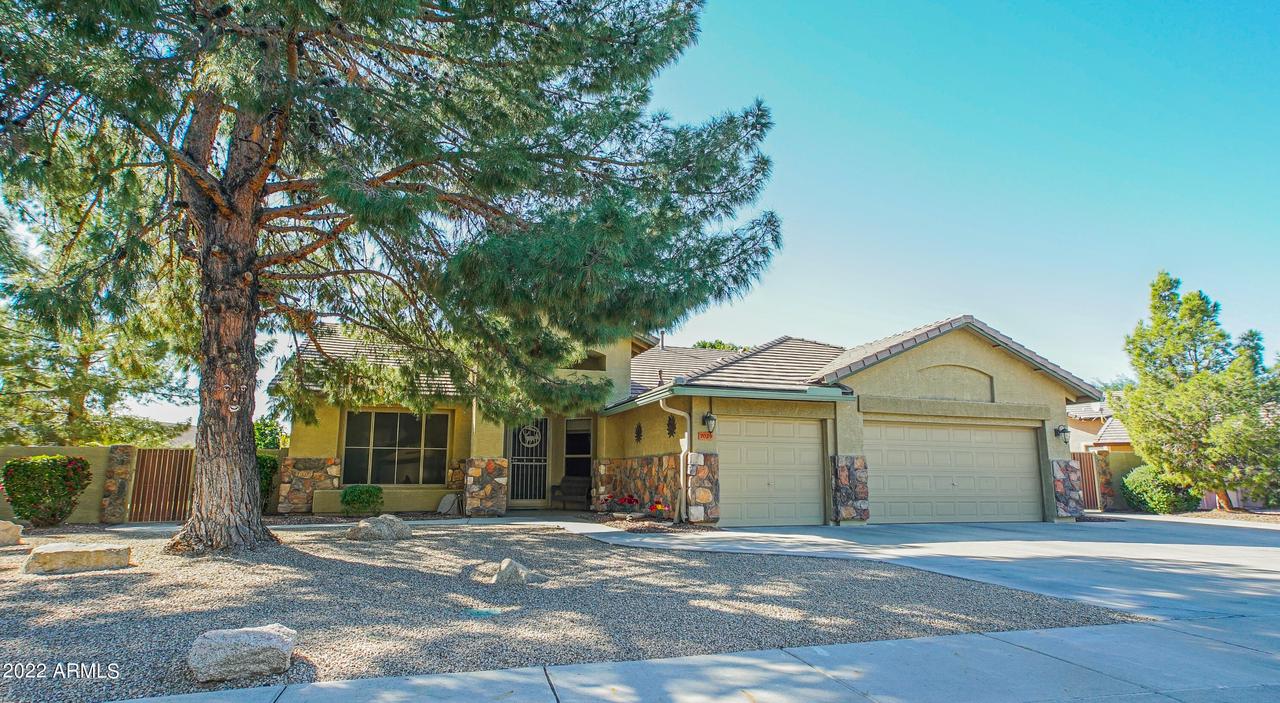 7029 W Angela Dr., Glendale, AZ 85308