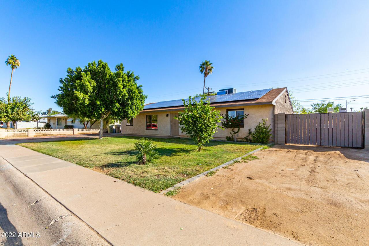 5727 N 61st Dr., Glendale, AZ 85301