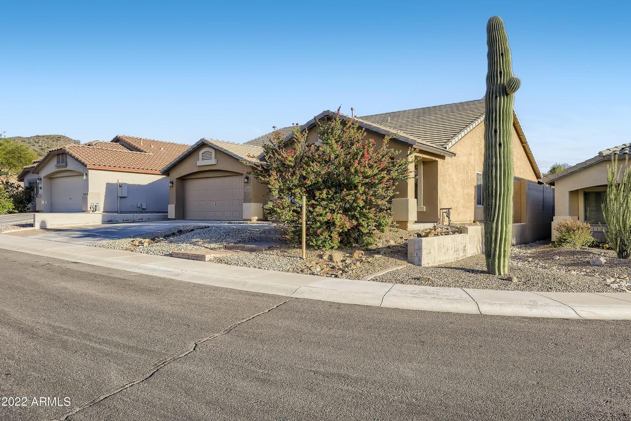 2215 W Roy Rogers Rd., Phoenix, AZ 85085