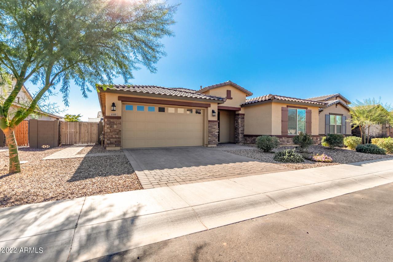 1335 E Aquarius Pl., Chandler, AZ 85249