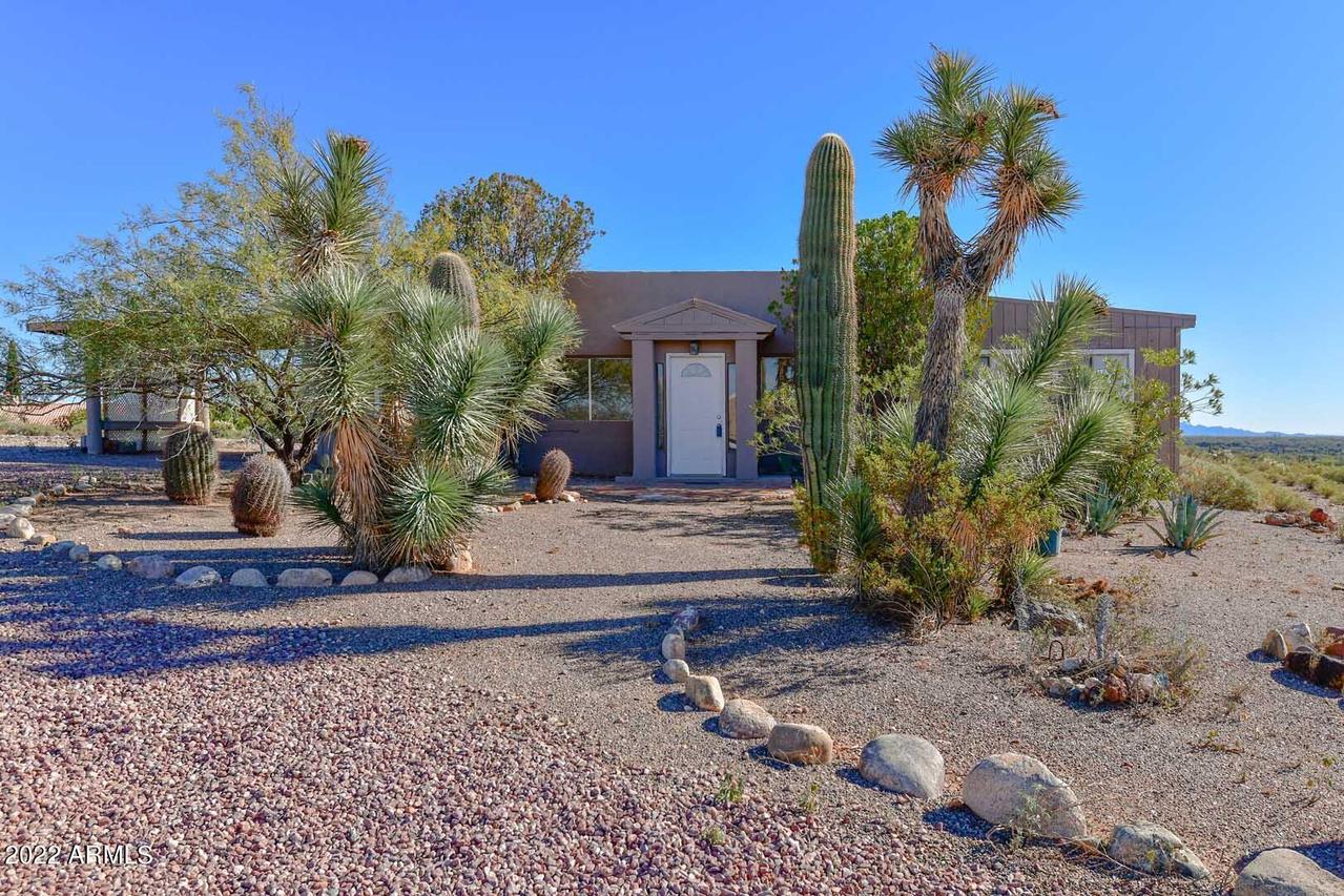 44125 N Highway 60 Hwy., Morristown, AZ 85342