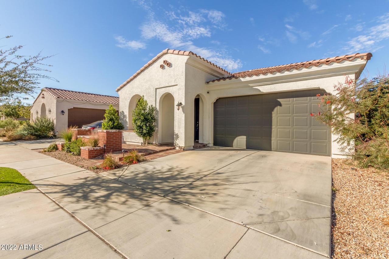 5630 S 28th St., Phoenix, AZ 85040