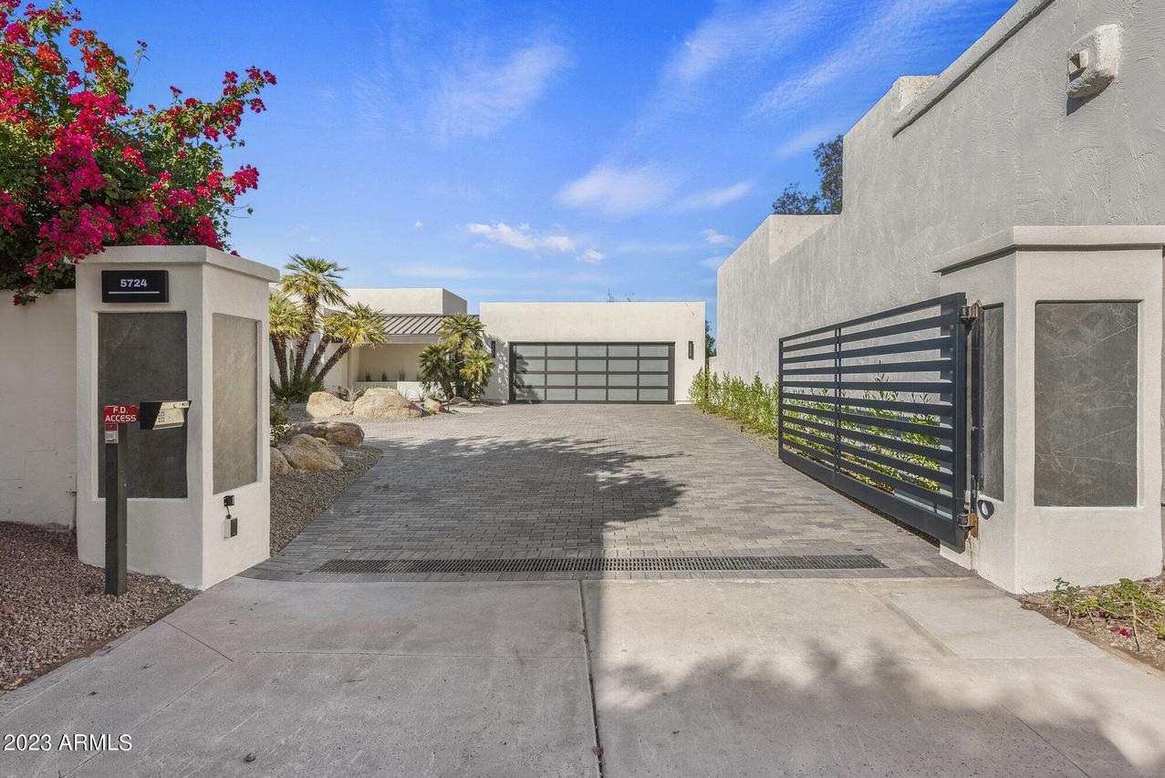 5724 N Echo Canyon Dr., Phoenix, AZ 85018