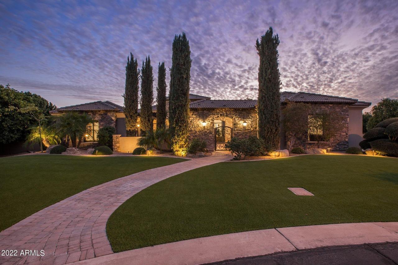 3905 E Mallory Cir., Mesa, AZ 85215