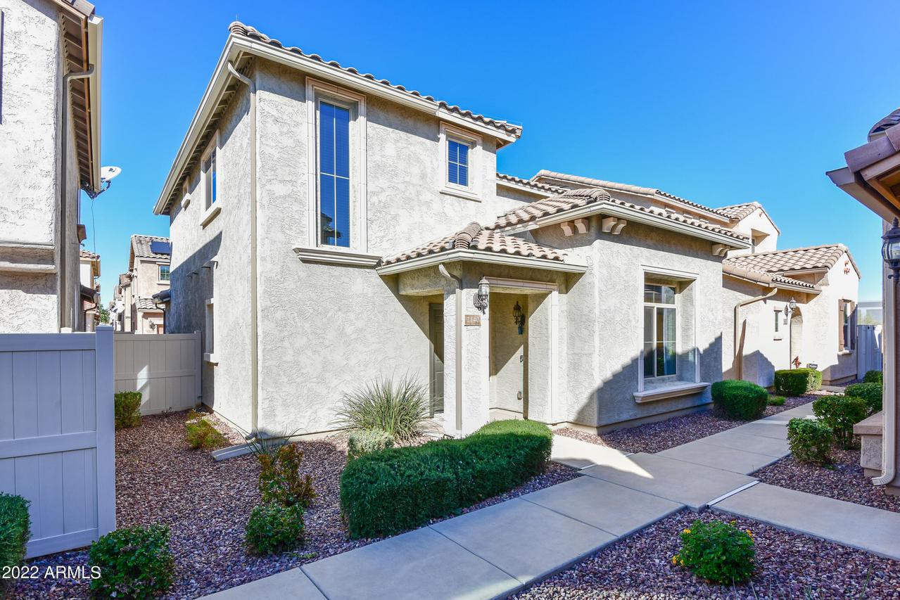 2140 W Scully Dr., Phoenix, AZ 85023