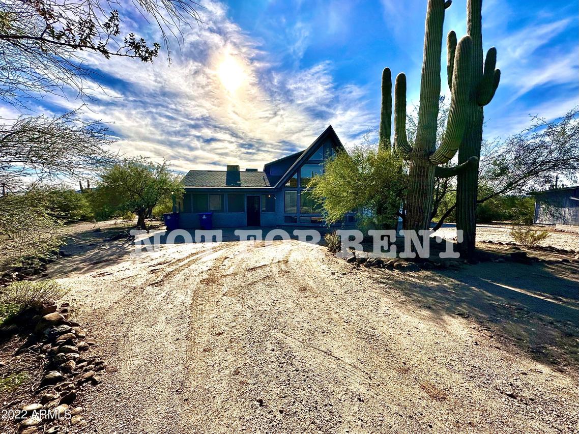 805 W Wolftrap Rd., New River, AZ 85087