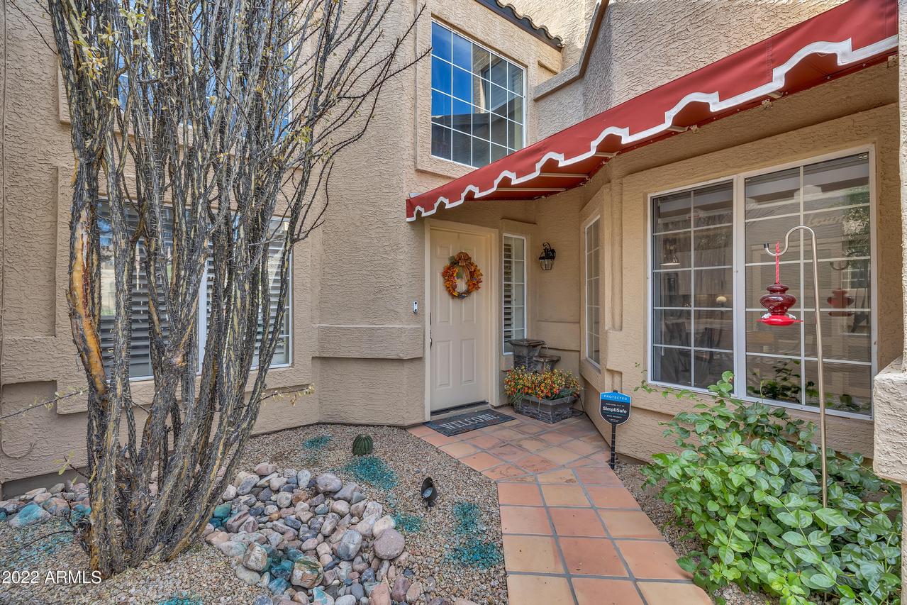 9027 W Port Royale Ln., Peoria, AZ 85381