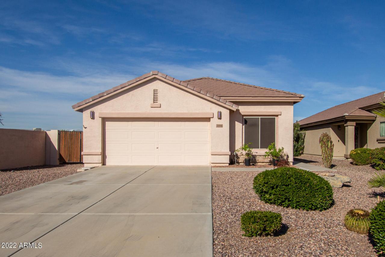 1194 W Desert Seasons Dr., San Tan Valley, AZ 85143