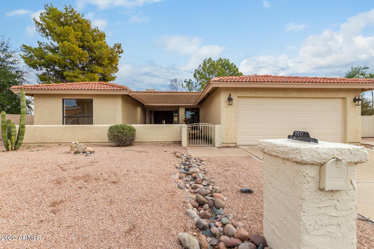 26017 S Saddletree Dr., Sun Lakes, AZ 85248