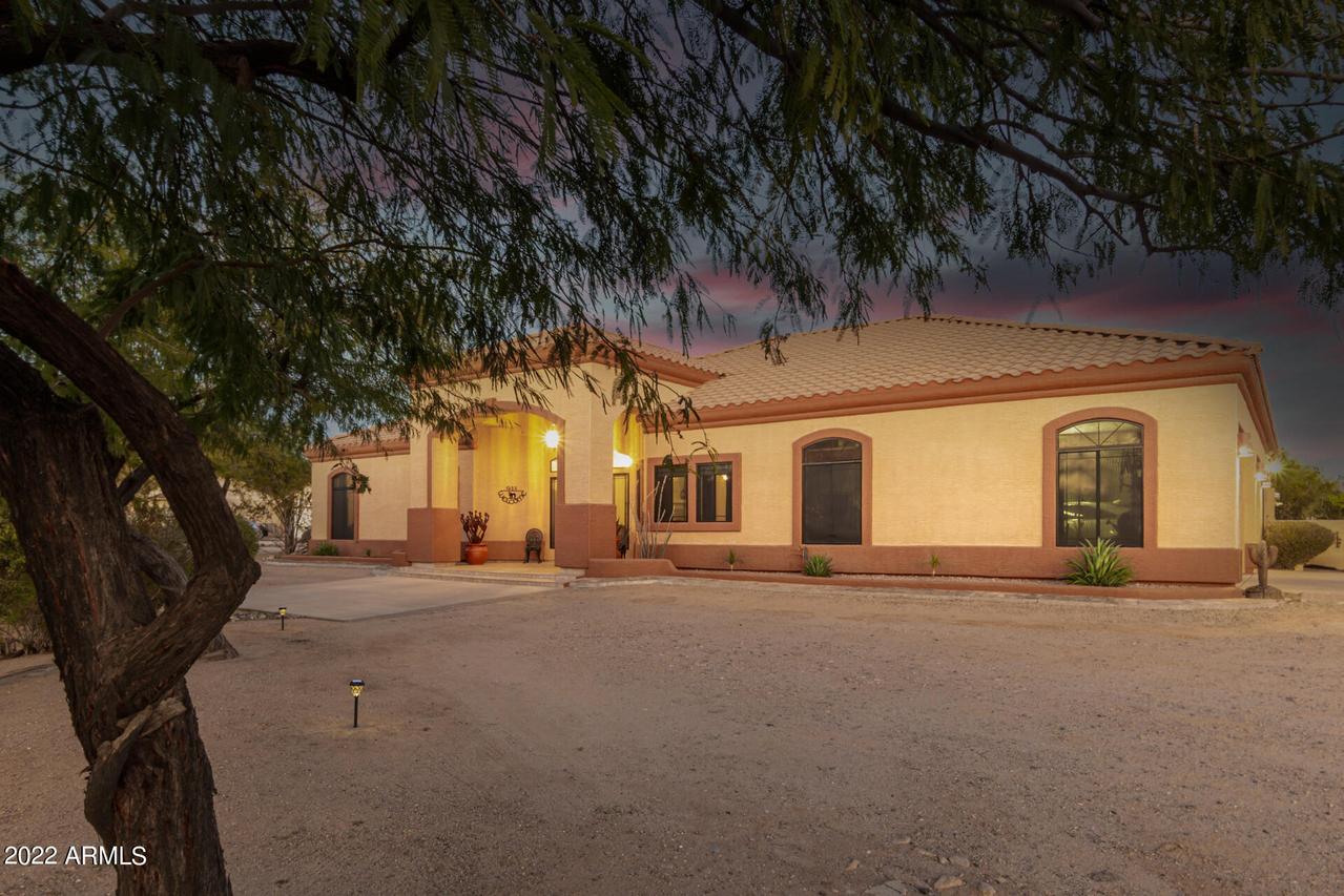 933 N 104th St., Mesa, AZ 85207