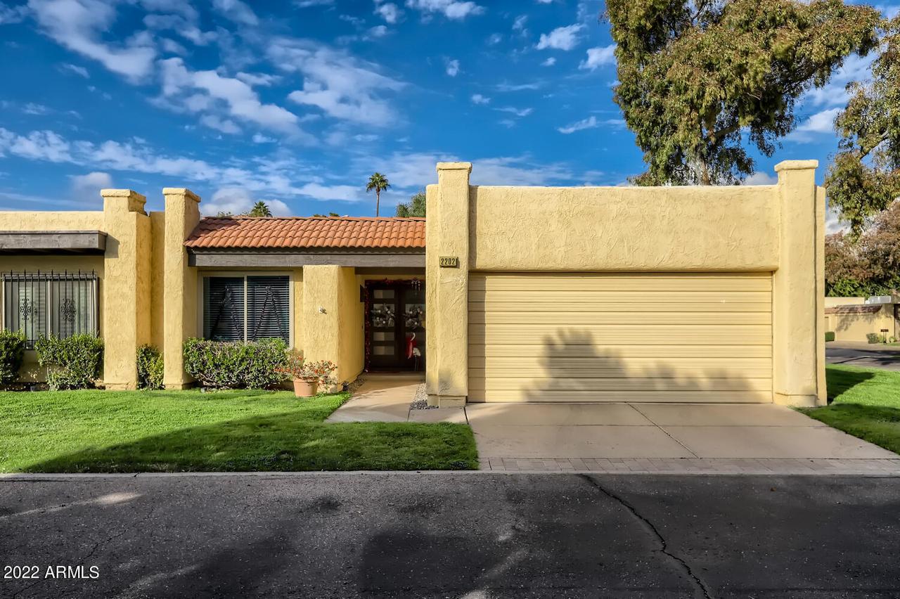 2202 W Claremont St., Phoenix, AZ 85015