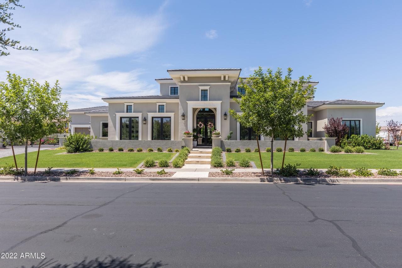596 W Horseshoe Pl., Chandler, AZ 85248