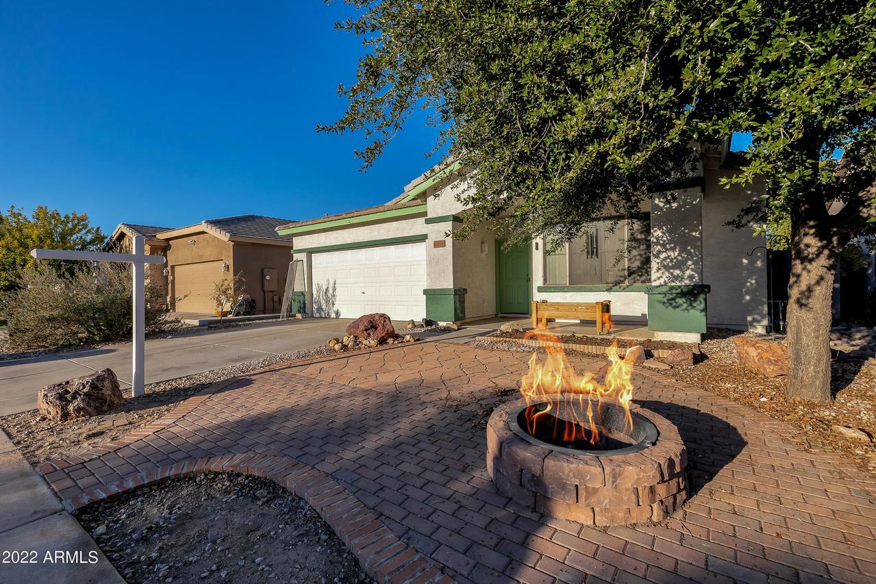 9818 W Horse Thief Pass, Tolleson, AZ 85353