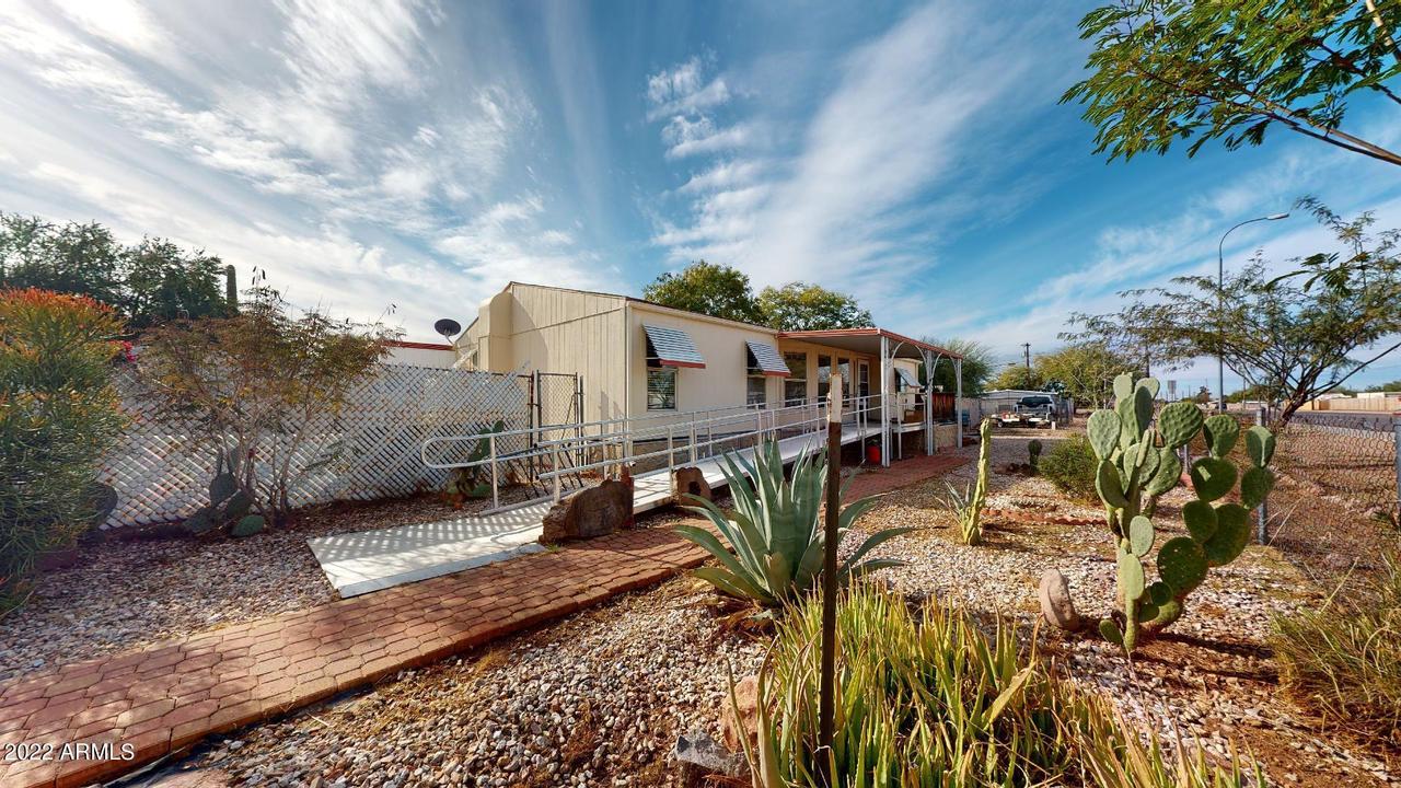 830 S Lawson Dr., Apache Junction, AZ 85120