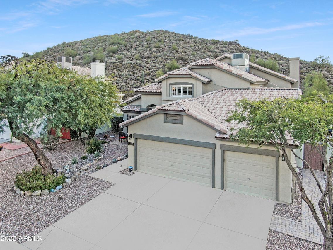 1833 N Raven Cir., Mesa, AZ 85207