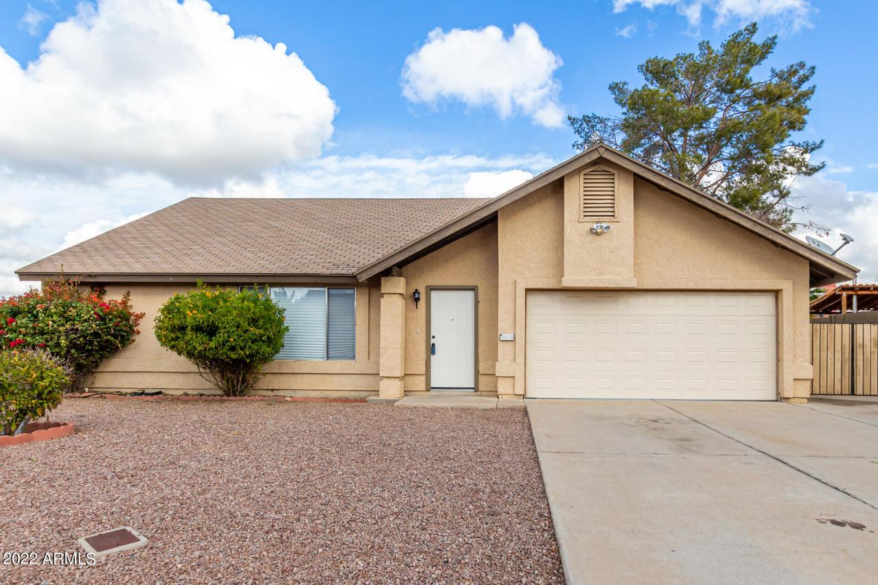 10010 W Calle Encorvada St., Phoenix, AZ 85037