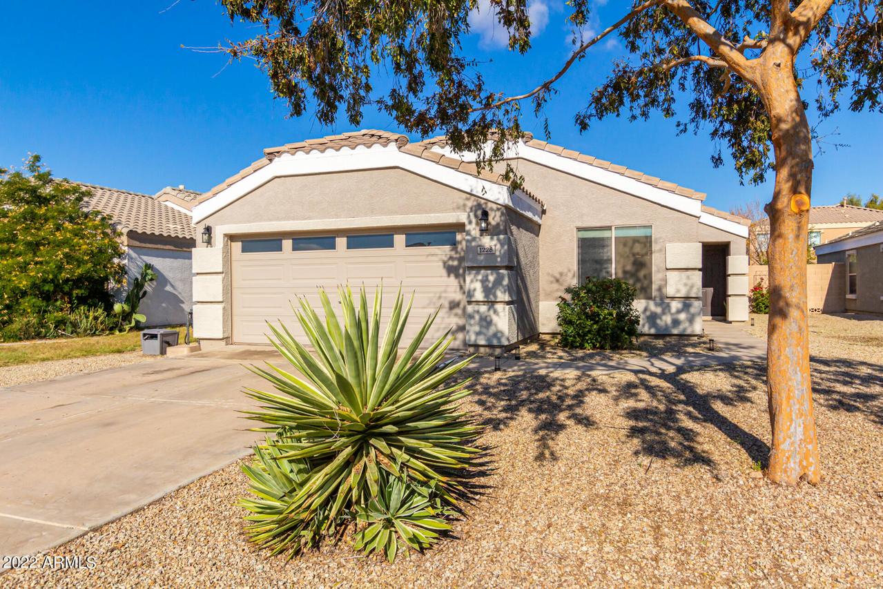 1228 E Bradstock Way, San Tan Valley, AZ 85140