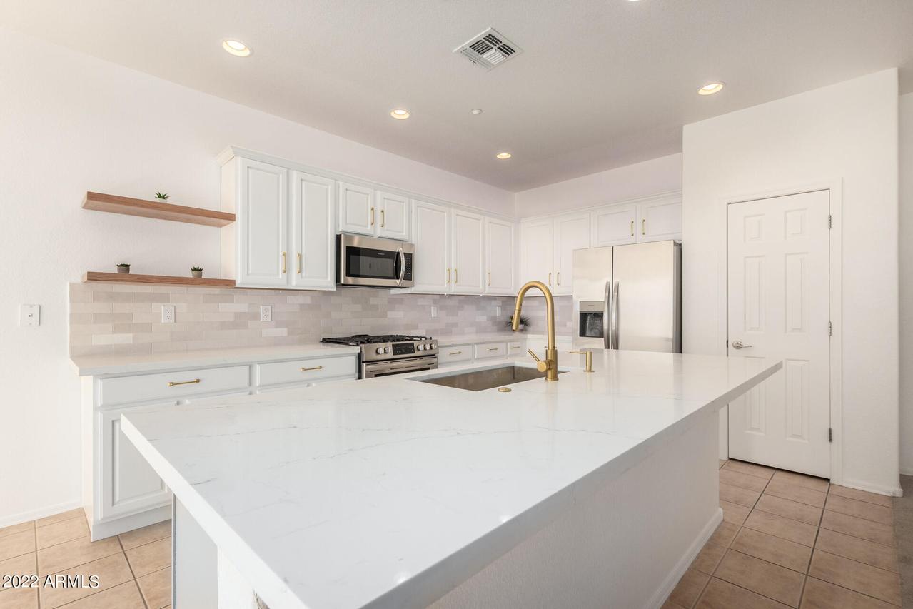 42169 N Mantle Way, Anthem, AZ 85086