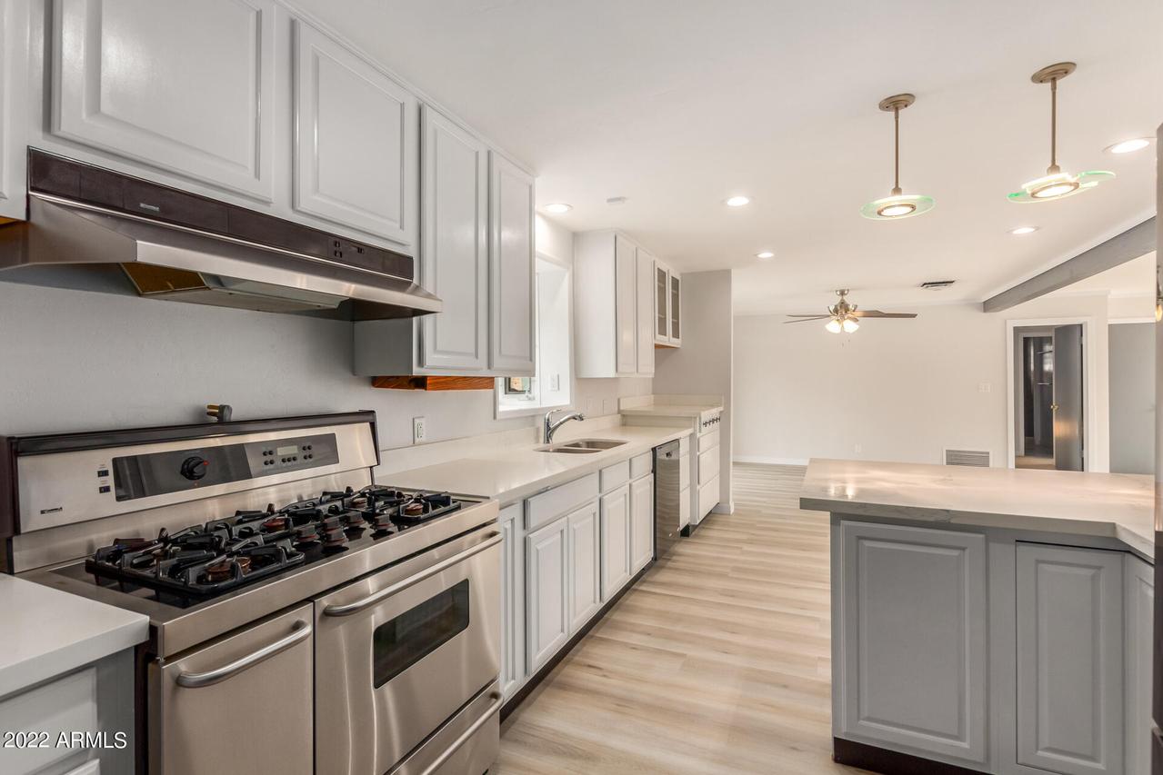 402 E Broadmor Dr., Tempe, AZ 85282