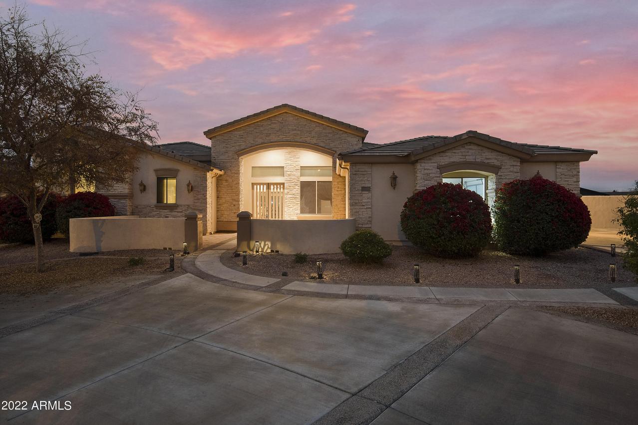 7611 S 9th Way, Phoenix, AZ 85042