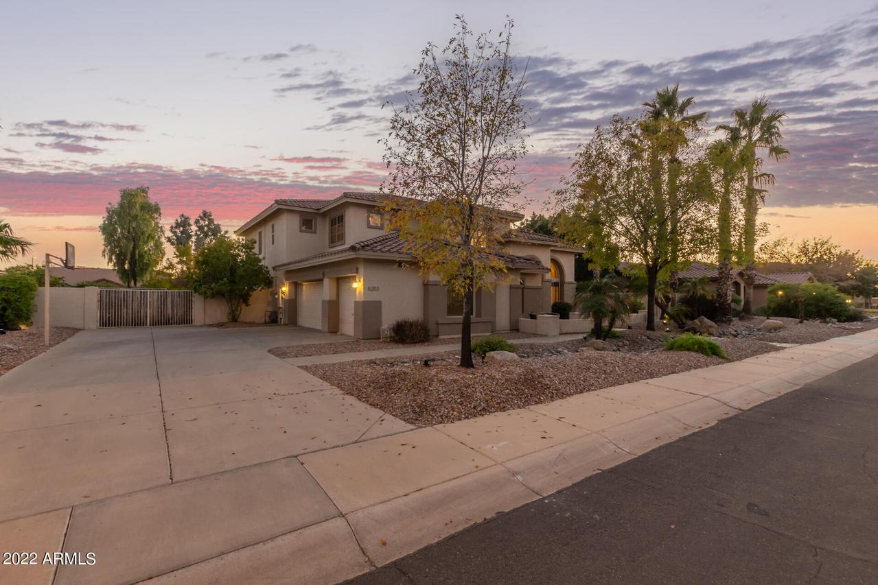 8203 W Via Montoya Dr., Peoria, AZ 85383