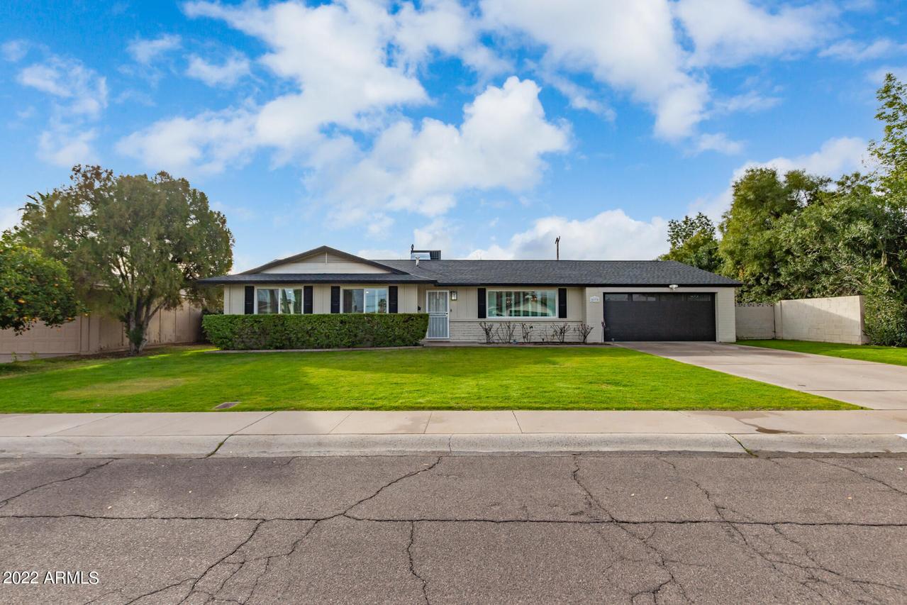 2939 E Shangri La Rd., Phoenix, AZ 85028