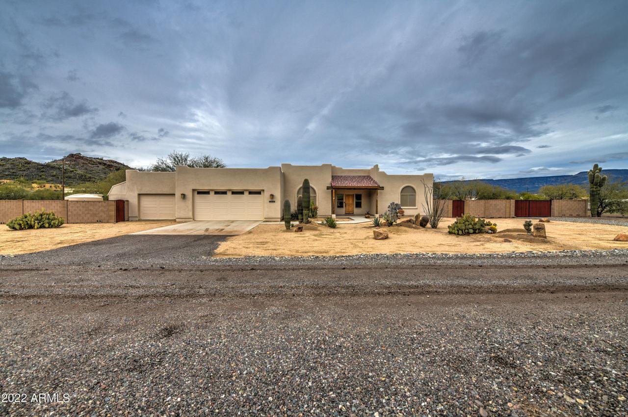 1212 E Yucca Ln., New River, AZ 85087