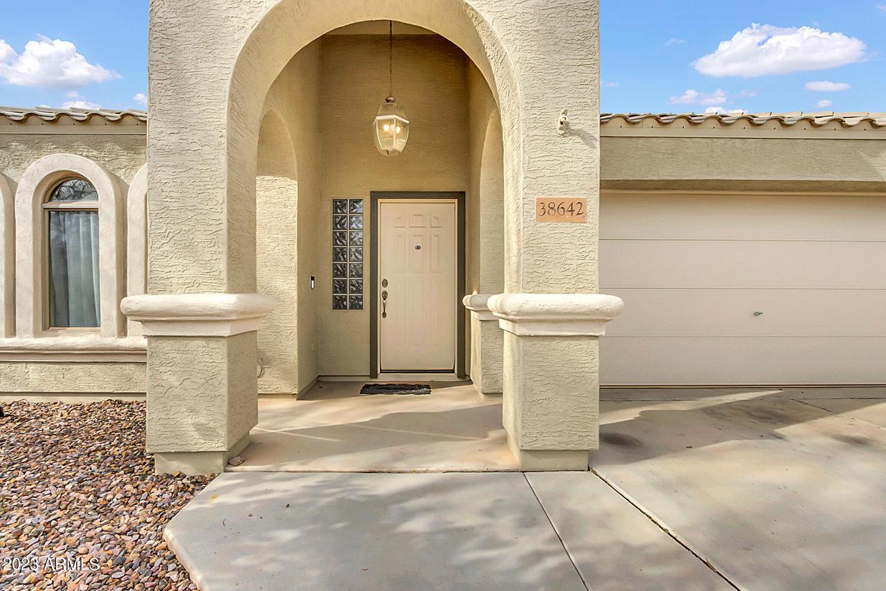 38642 N Beverly Ave., San Tan Valley, AZ 85140