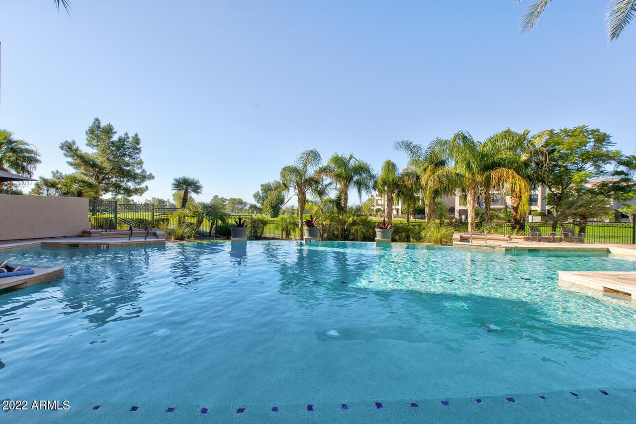 8 Biltmore Dr. #204, Phoenix, AZ 85016