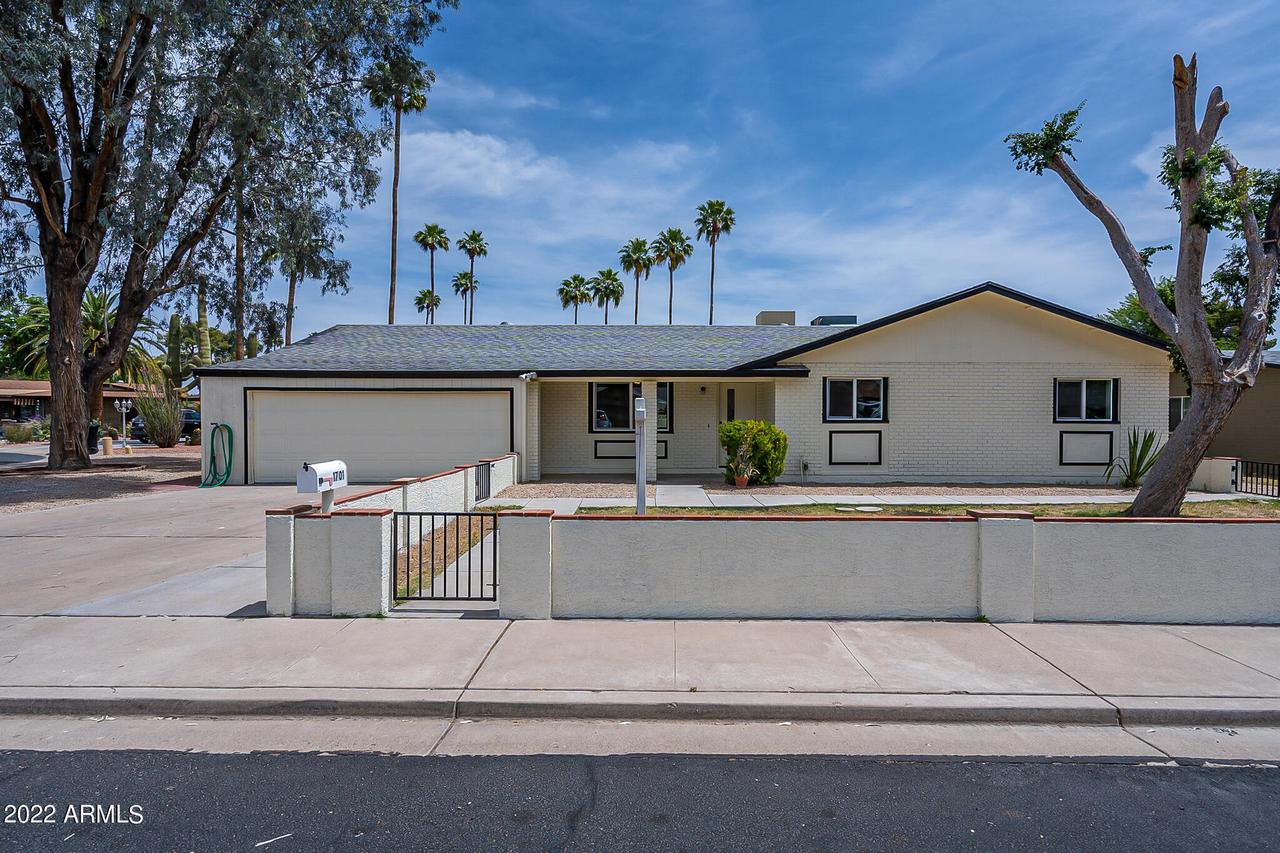 1701 N Ridge Cir., Mesa, AZ 85203