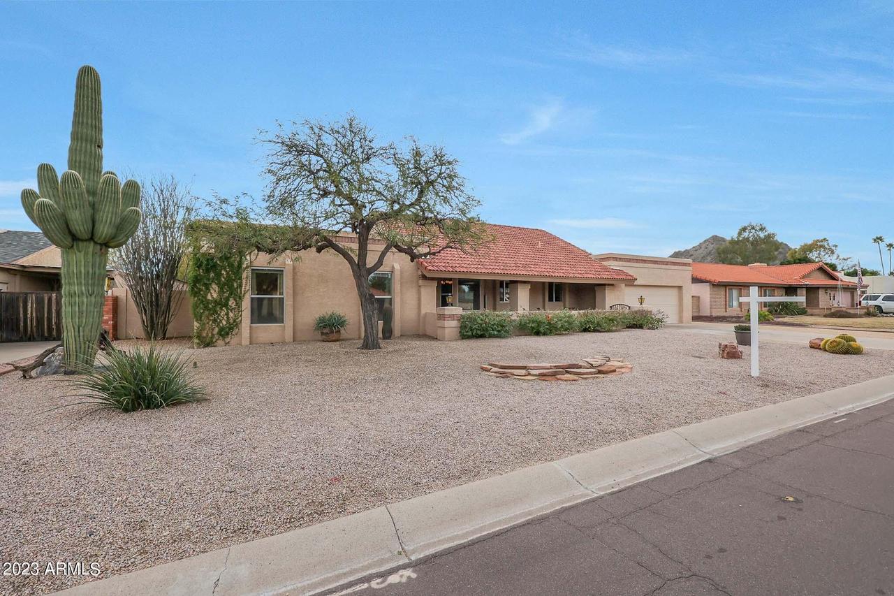 2501 E Sunnyside Dr., Phoenix, AZ 85028