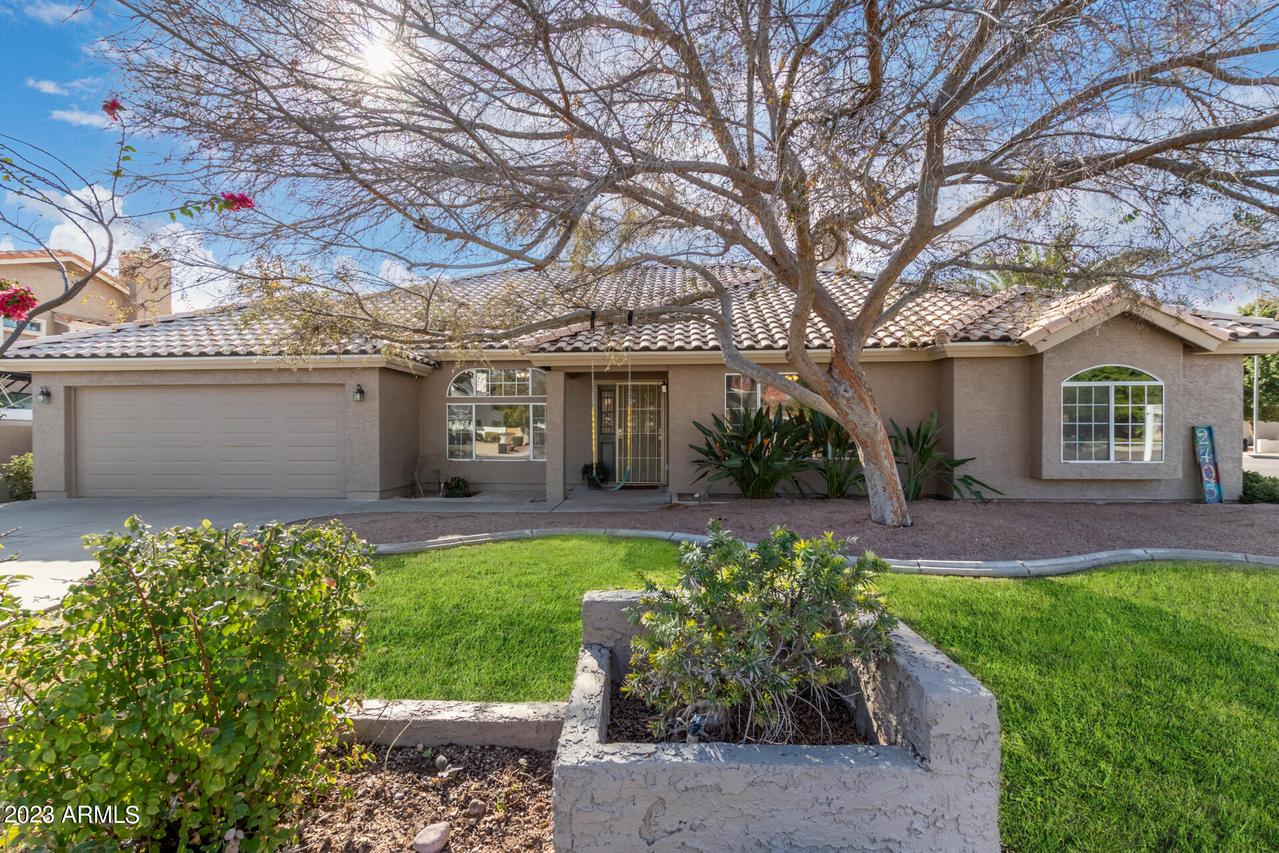 2405 E Lynwood Cir., Mesa, AZ 85213