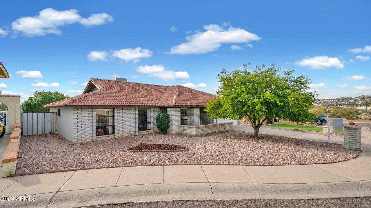 2231 E Captain Dreyfus Ave., Phoenix, AZ 85022