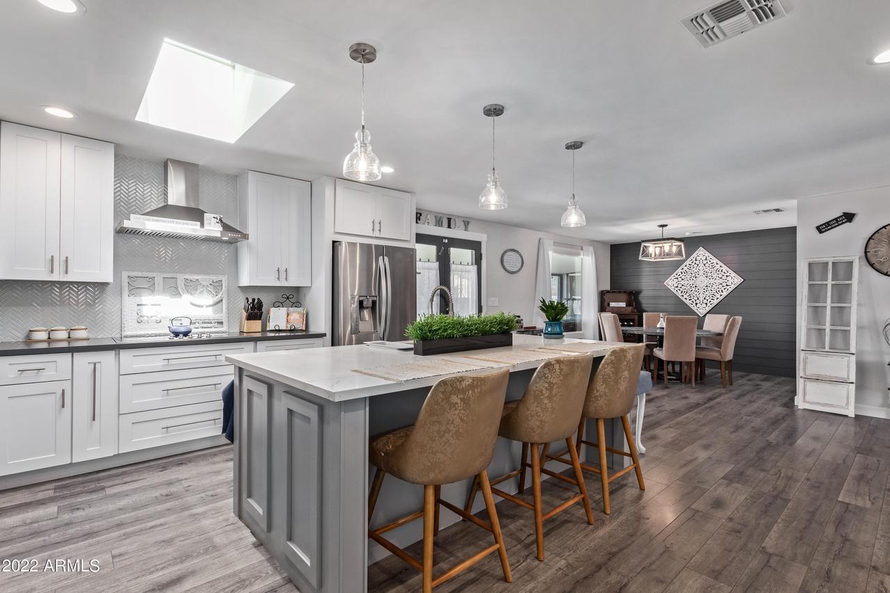 5026 W Tierra Buena Ln., Glendale, AZ 85306