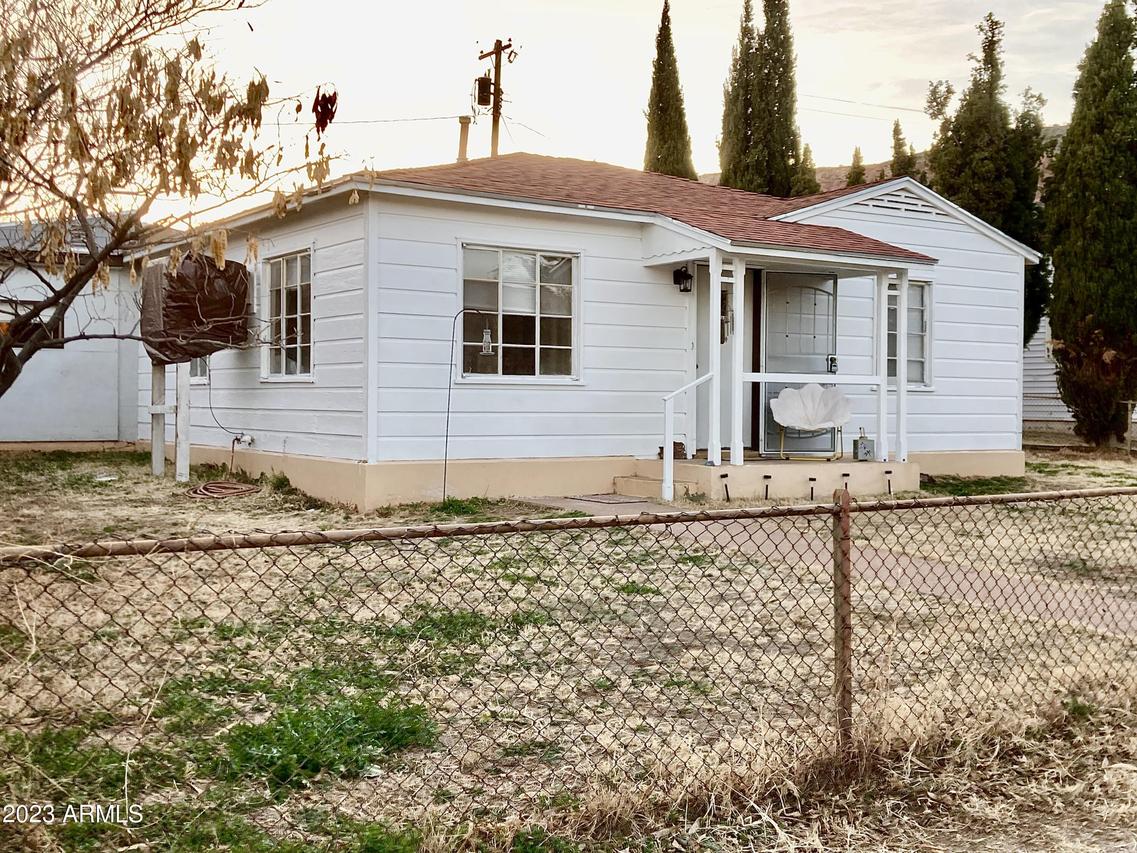 20 Lowell Ave., Bisbee, AZ 85603
