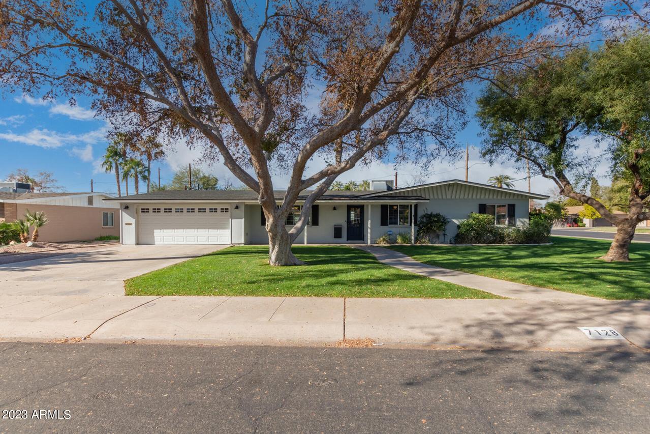 7128 N 8th Ave., Phoenix, AZ 85021
