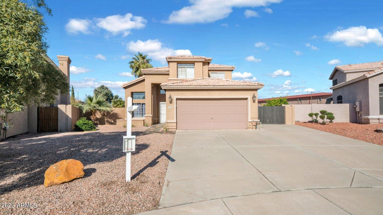7038 W Louise Dr., Glendale, AZ 85310