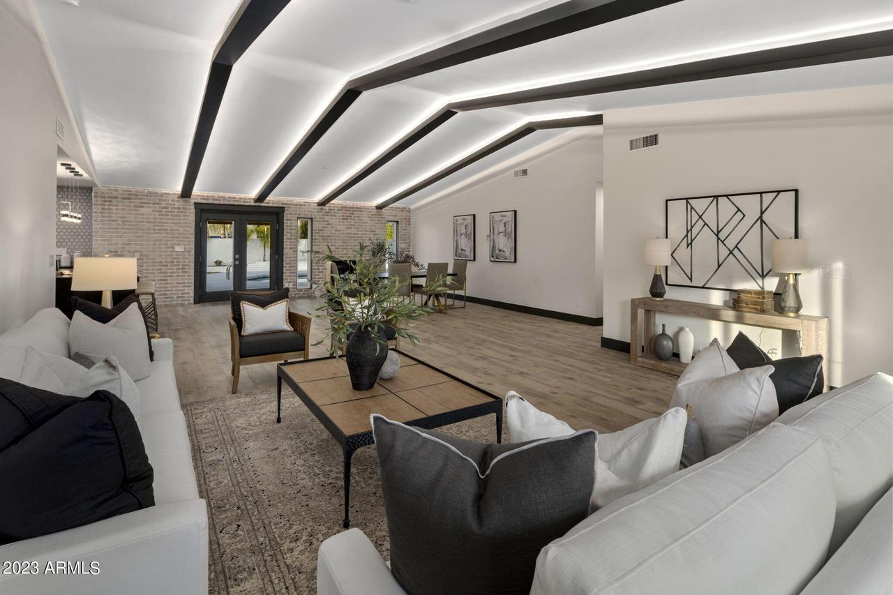 2274 E Shea Blvd., Phoenix, AZ 85028