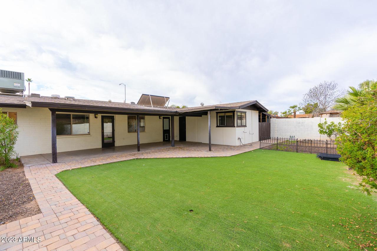 2522 E Fox St., Mesa, AZ 85213