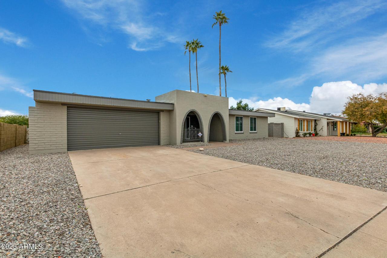 9040 N 40th Dr., Phoenix, AZ 85051