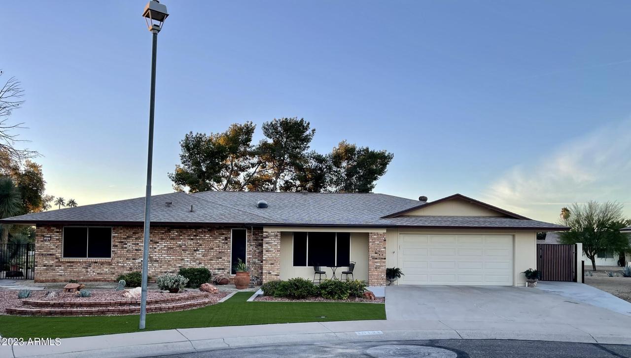 10121 W Willow Creek Cir., Sun City, AZ 85373