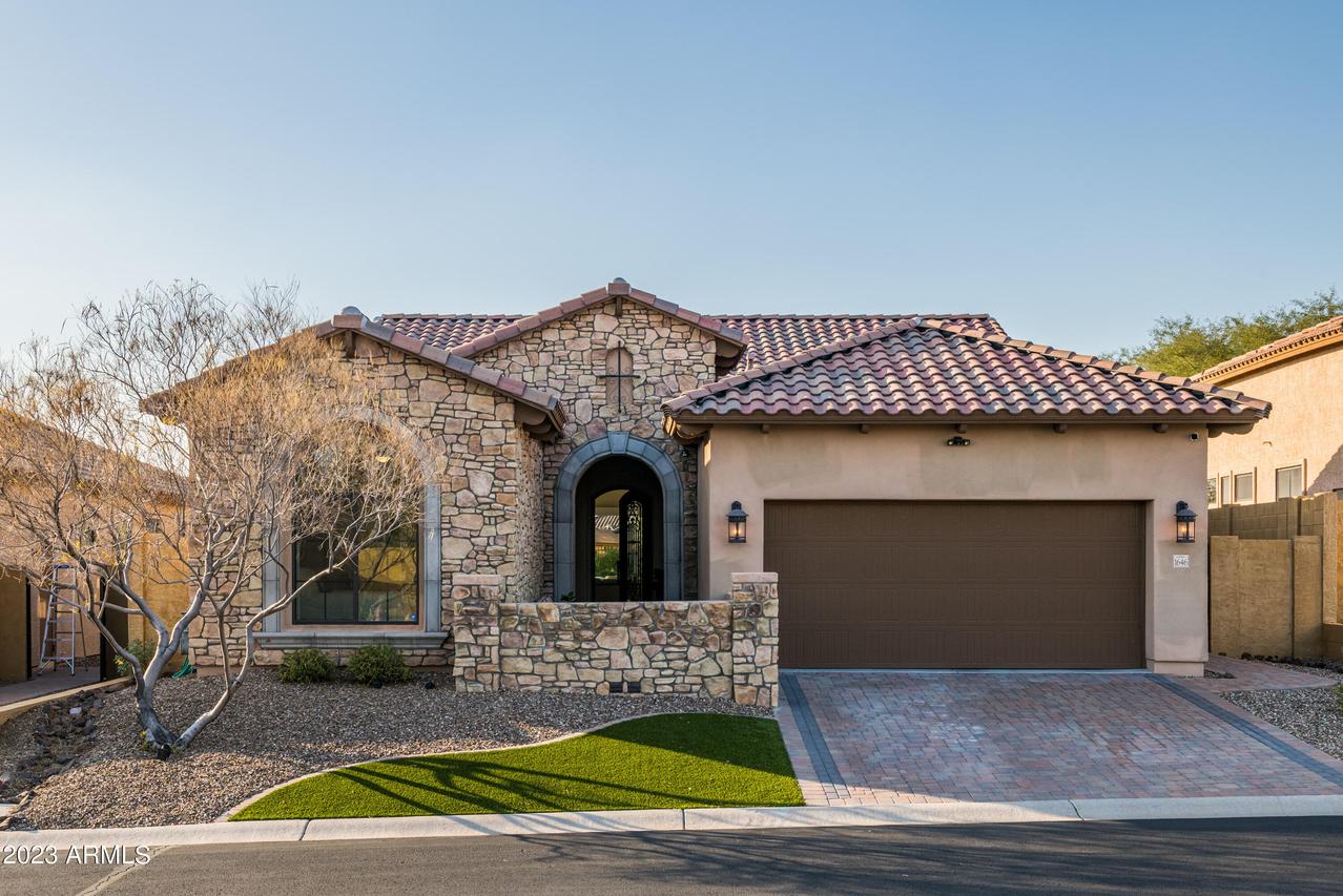 1646 N Red Cliff, Mesa, AZ 85207