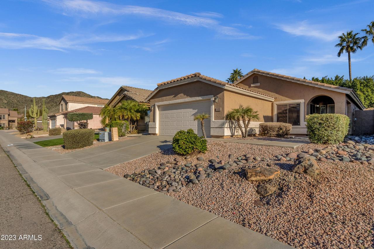 1754 W Hiddenview Dr., Phoenix, AZ 85045