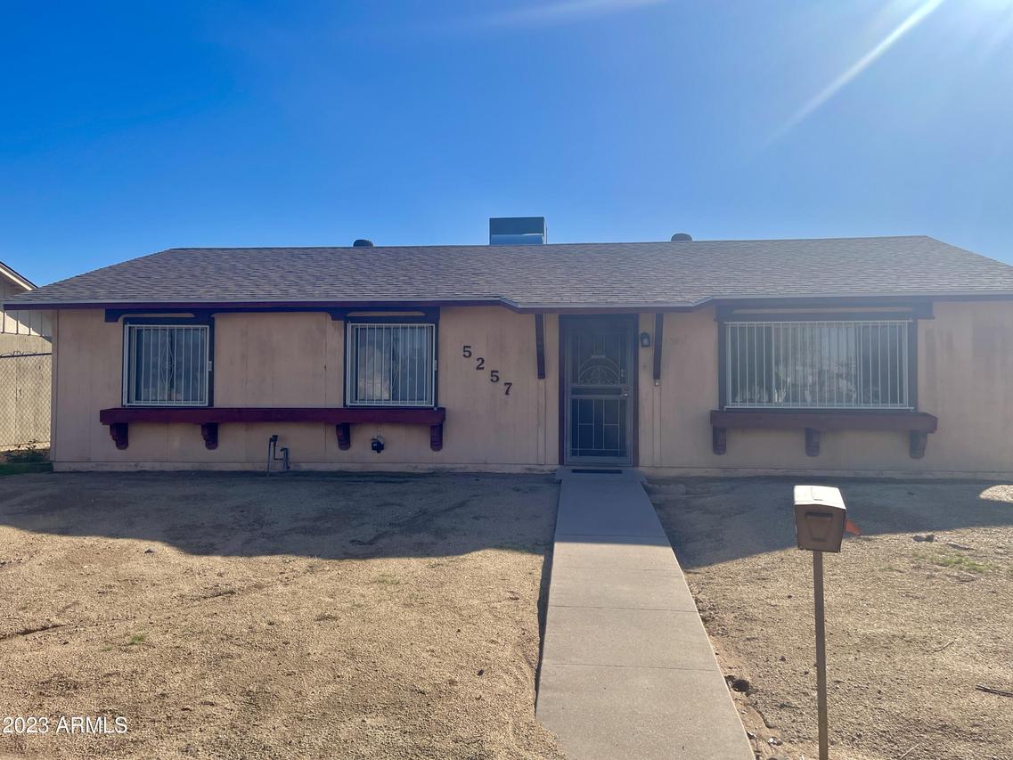 5257 W Mauna Loa Ln., Glendale, AZ 85306
