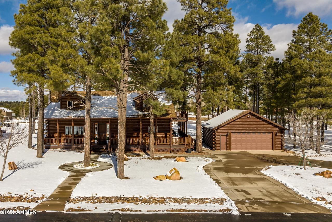 2246 Bear Claw Dr., Overgaard, AZ 85933