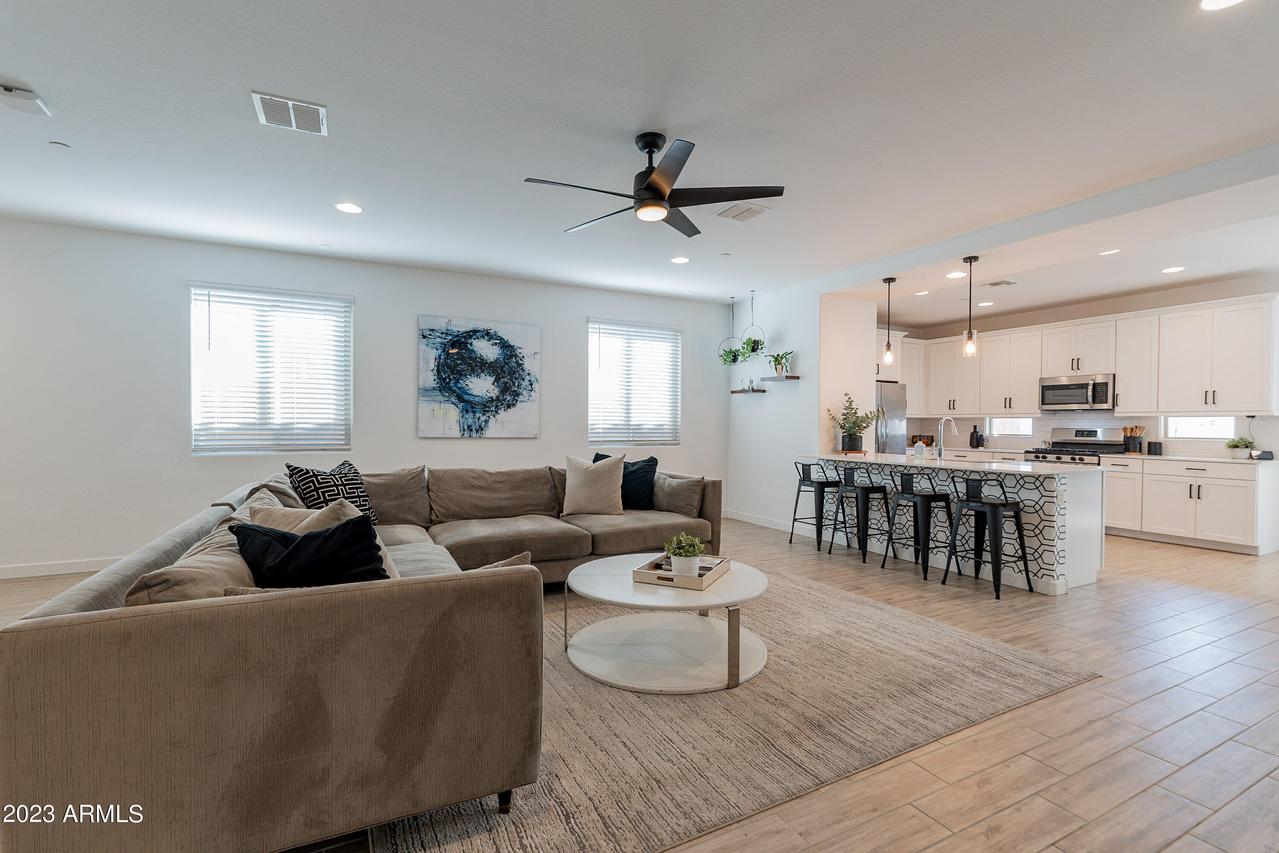 9635 E Thunderbolt Ave., Mesa, AZ 85212