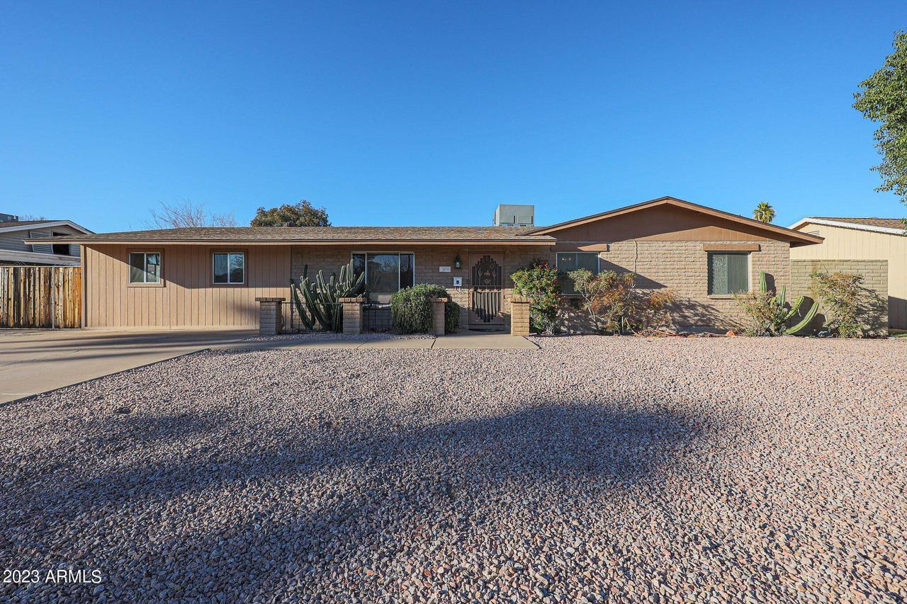 3420 E Laurel Ln., Phoenix, AZ 85028