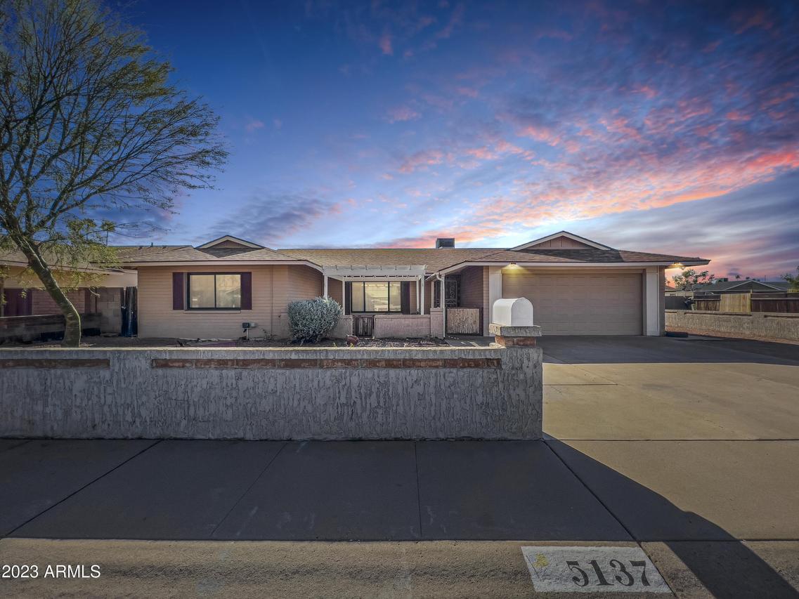 5137 W Mauna Loa Ln., Glendale, AZ 85306