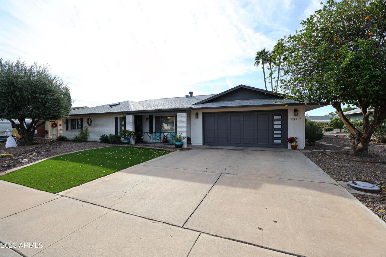 10317 W Pine Springs Dr., Sun City, AZ 85373