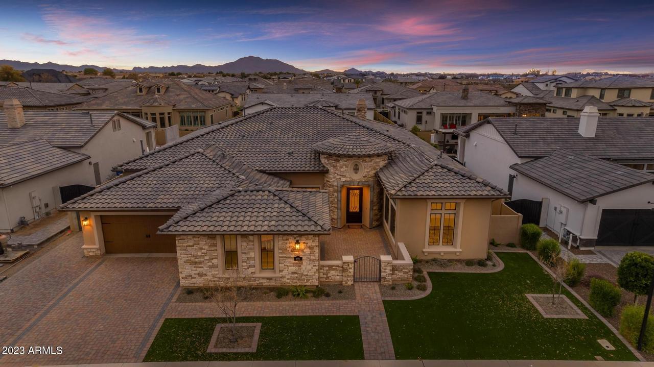 2751 E Sandy Way, Gilbert, AZ 85297
